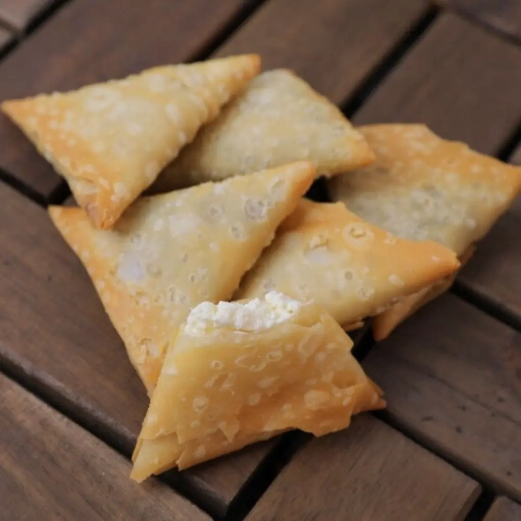 سمبوسك بيضا